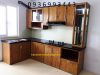 thiết kế tủ bếp nhôm vân gỗ màu vàng nhạt đẹp - anh 1